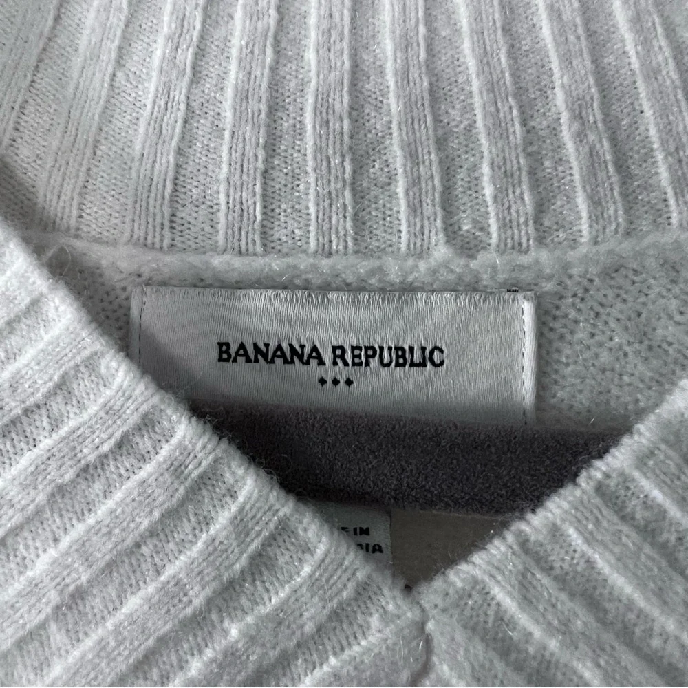 NWT Banana Republic Cozy Alpaca V Neck Sweater in White size Small - Picture 6 of 14
